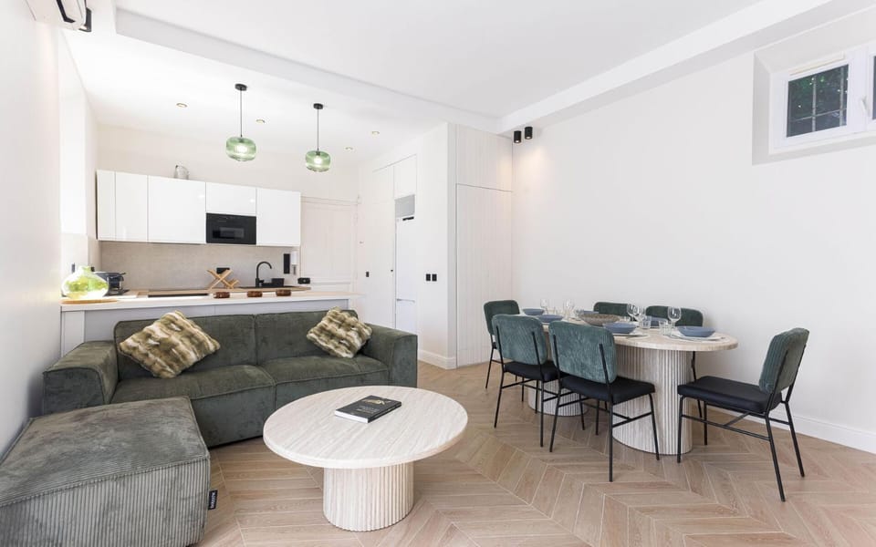 Kitchen or kitchenette, Living room, Dining area