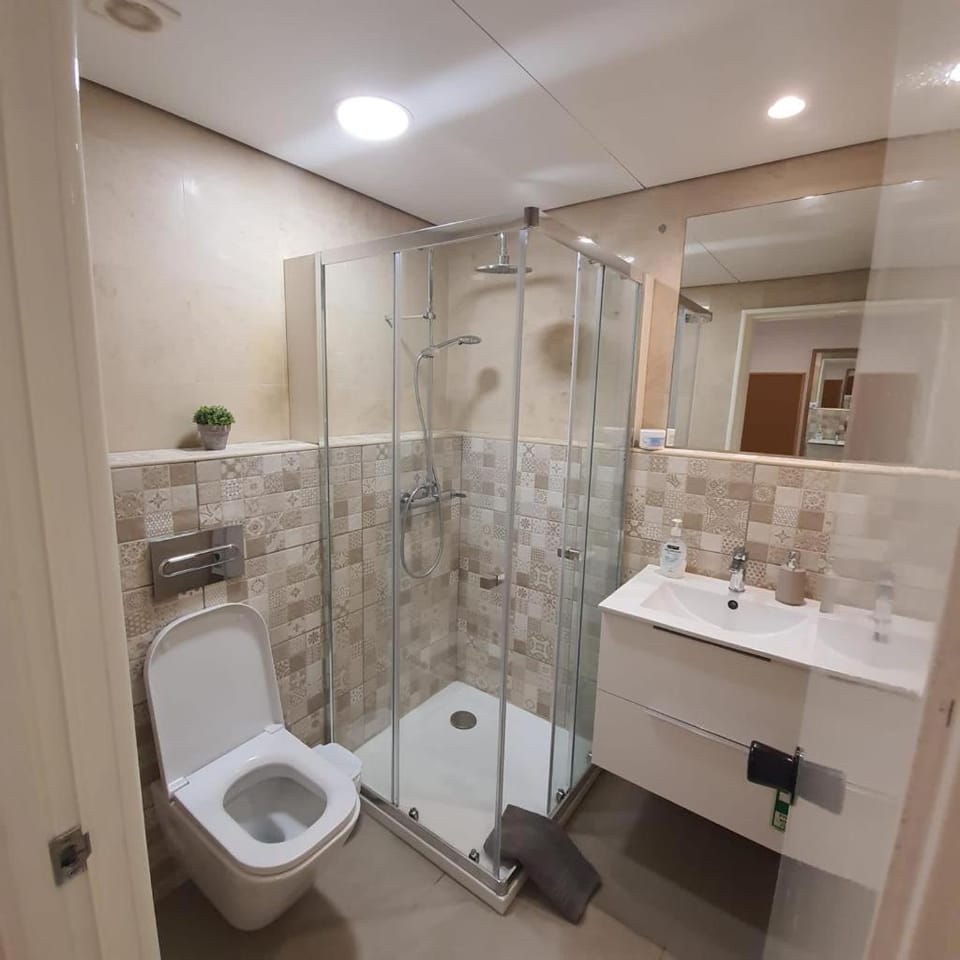 Center Marina view Yellow Studio Apartment in Funchal