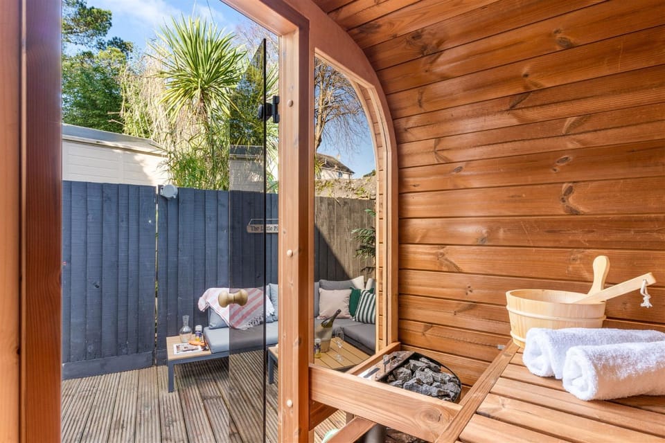 The Little Pines - 5 min walk to beach and sauna House in England
