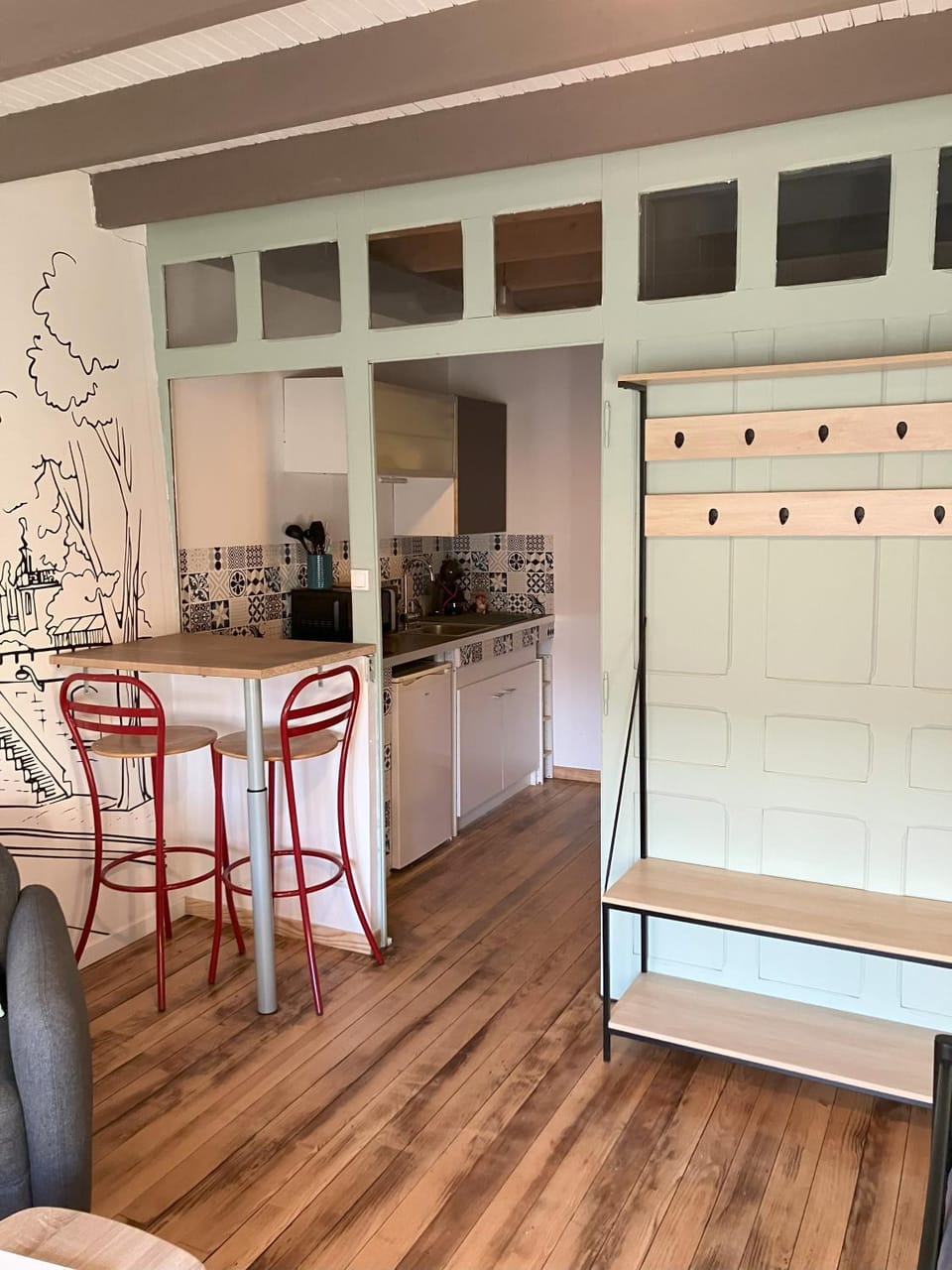 Kitchen or kitchenette, Dining area