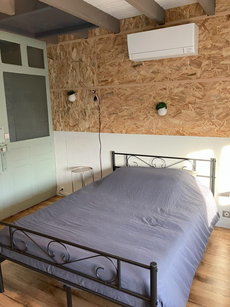 Bed, Photo of the whole room, air conditioner