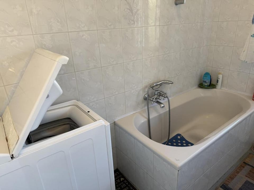 Bathroom, Bath, washing machine