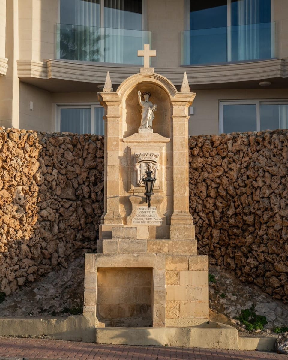 Nearby landmark, Landmark view