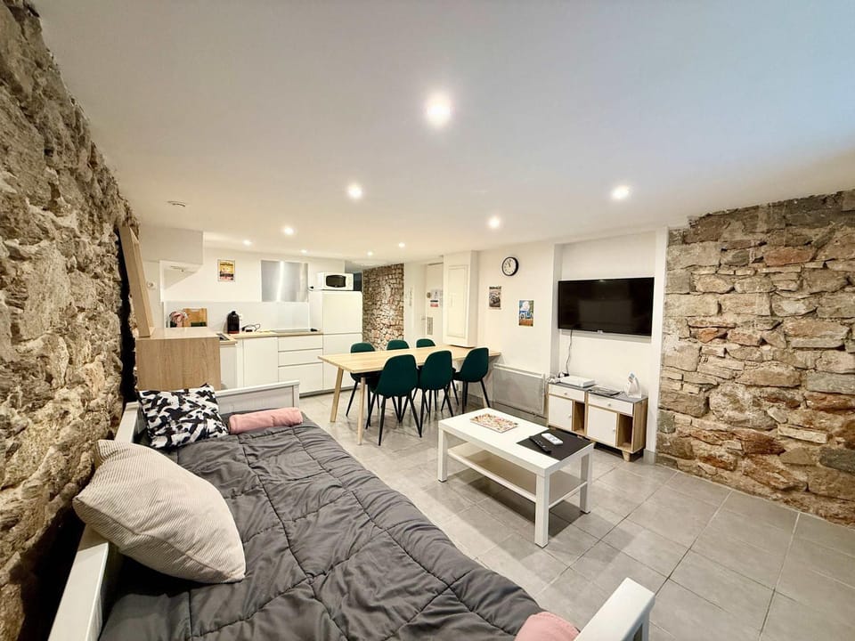 A076 Appart 6 pers chambre et terrasse au Suquet Apartment in Cannes