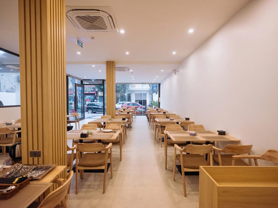 Restaurant/places to eat, Internal: Not applicable to any particular room
