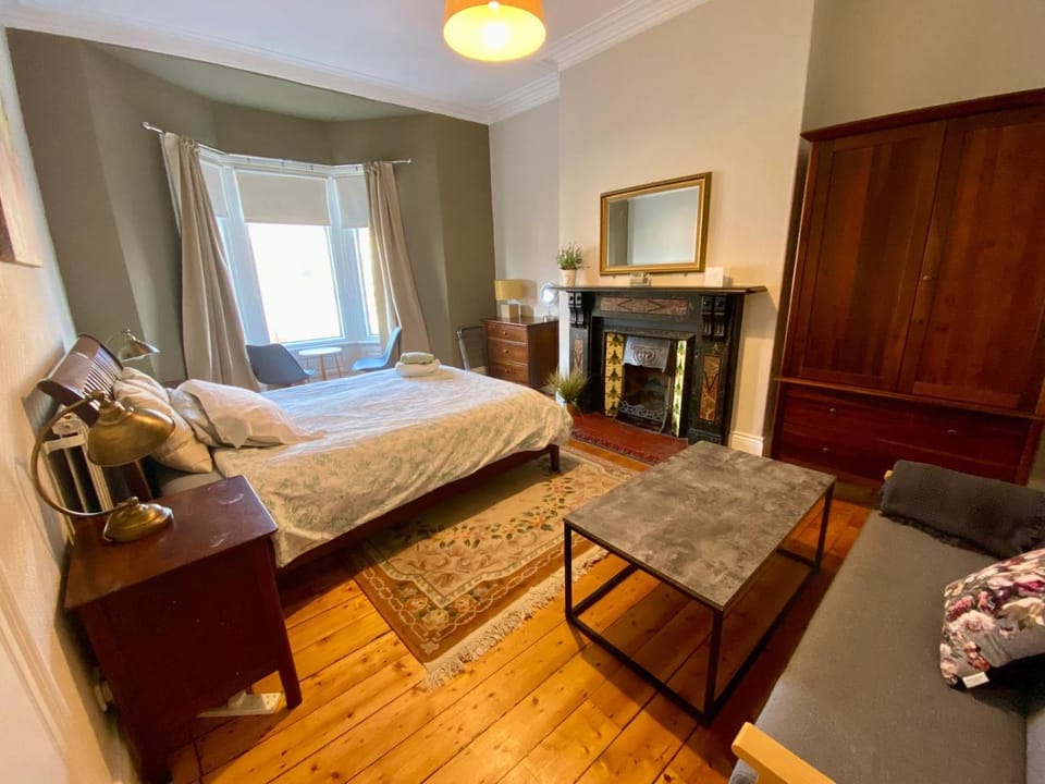 Photo of the whole room, wardrobe