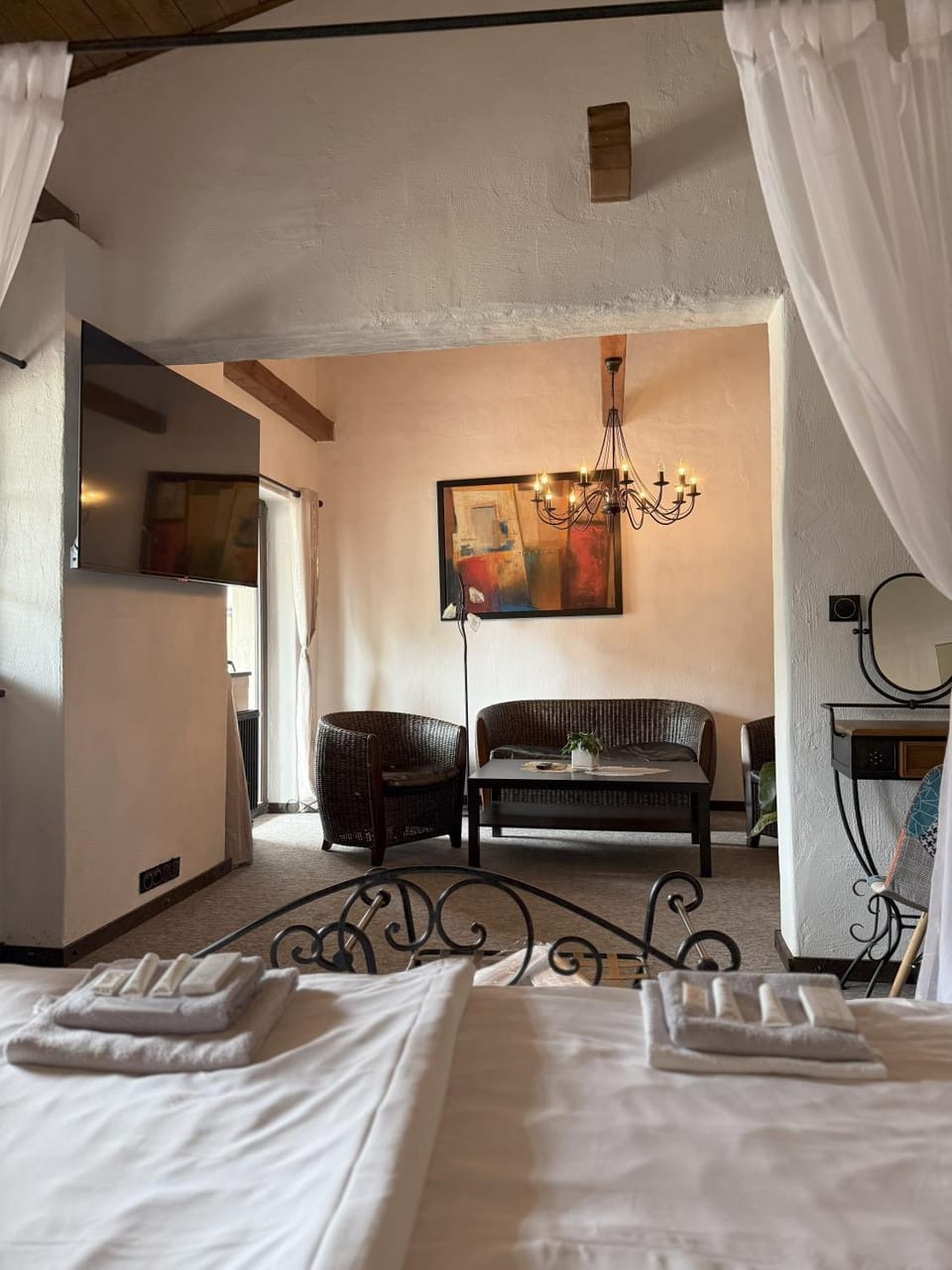 Bed, TV and multimedia, Photo of the whole room, Seating area, towels