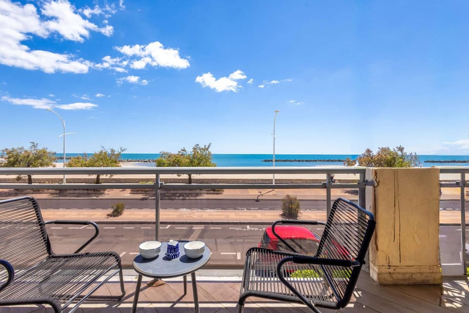 Valras-Loc Sablon - T4 Front de Mer avec Balcon Apartment in Occitanie