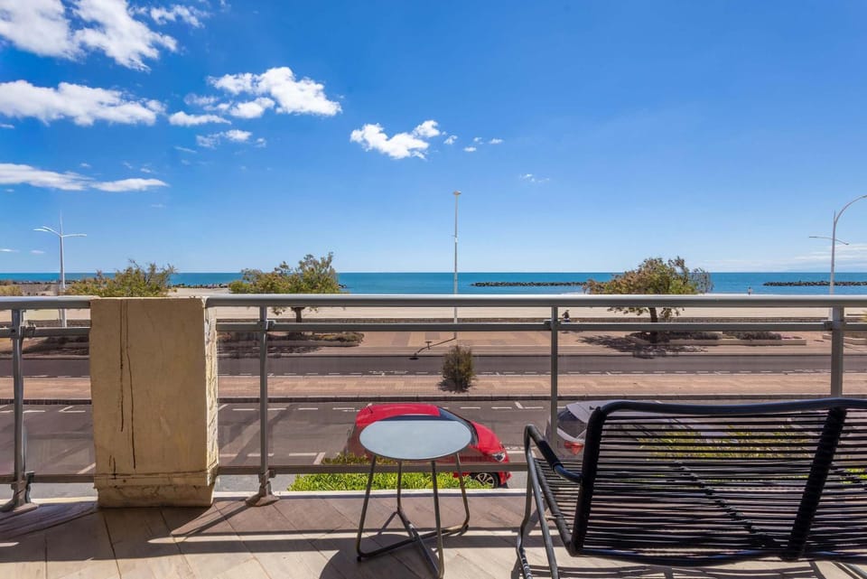 Valras-Loc Sablon - T4 Front de Mer avec Balcon Apartment in Occitanie