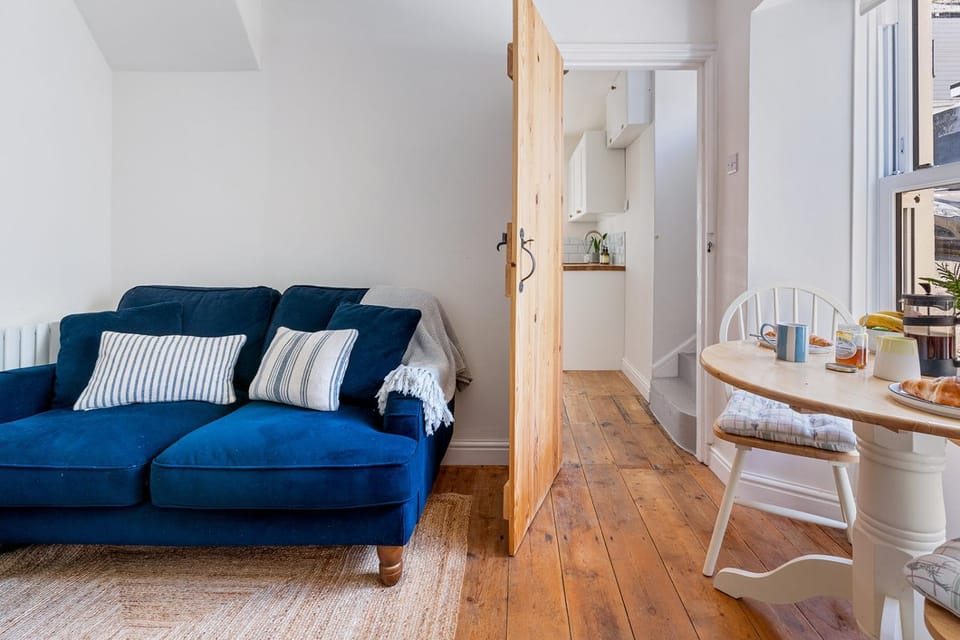 Stylish cottage, log burner - Tregavone Cottage House in England