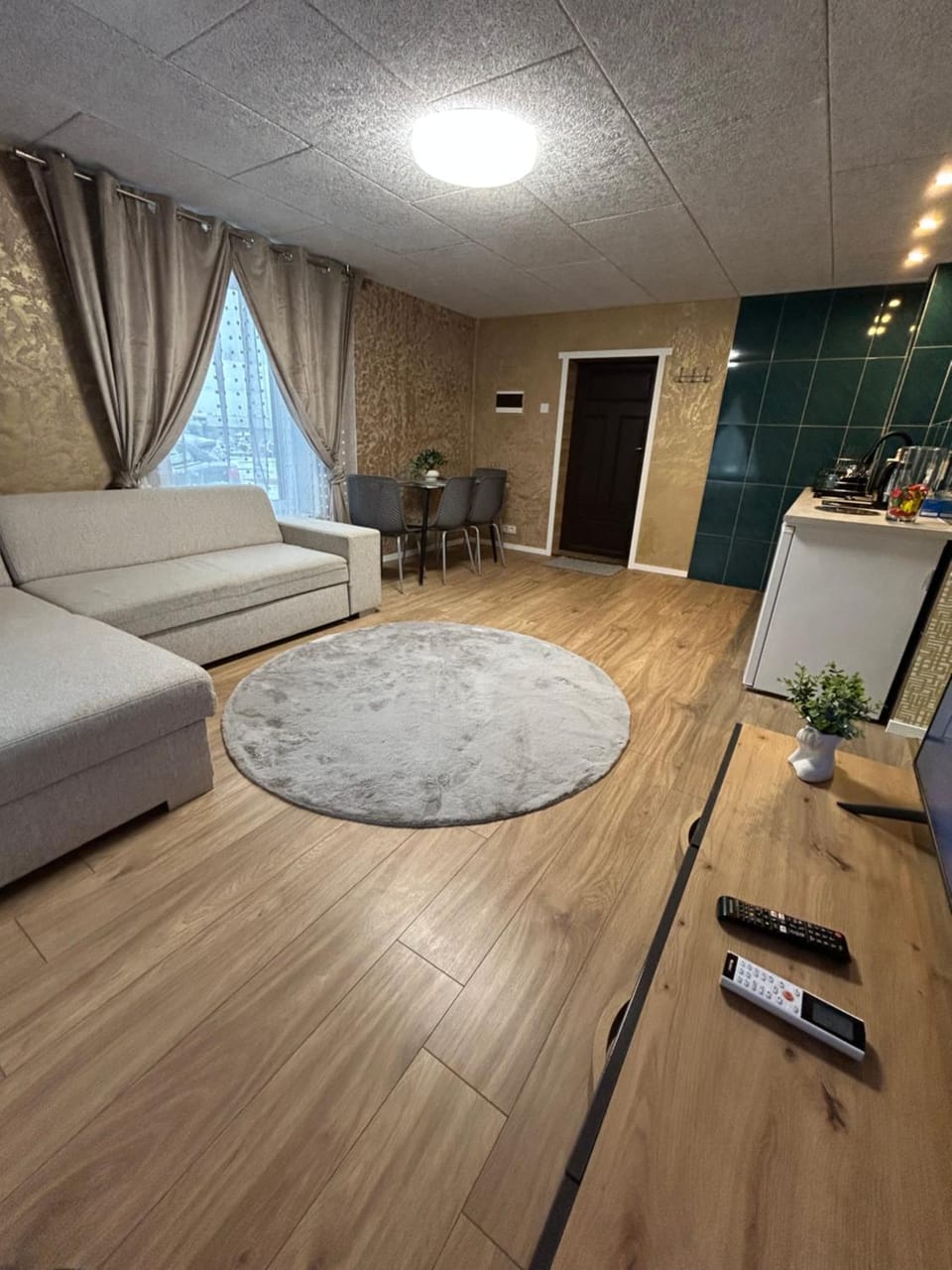 Kitchen or kitchenette, Living room, Seating area