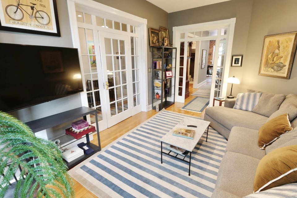 A Beautiful Ride House in District of Columbia