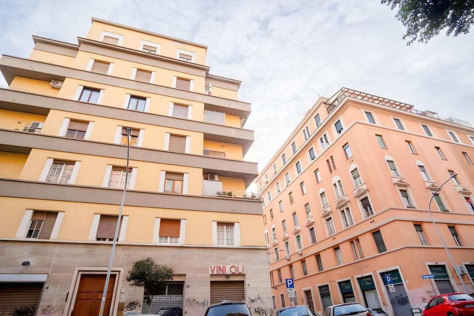 Property building, Day, Neighbourhood, City view, Street view, Location, Parking