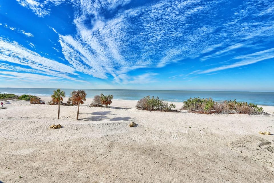 Land's End 10-303 Beach Front - Premier House in Sunset Beach