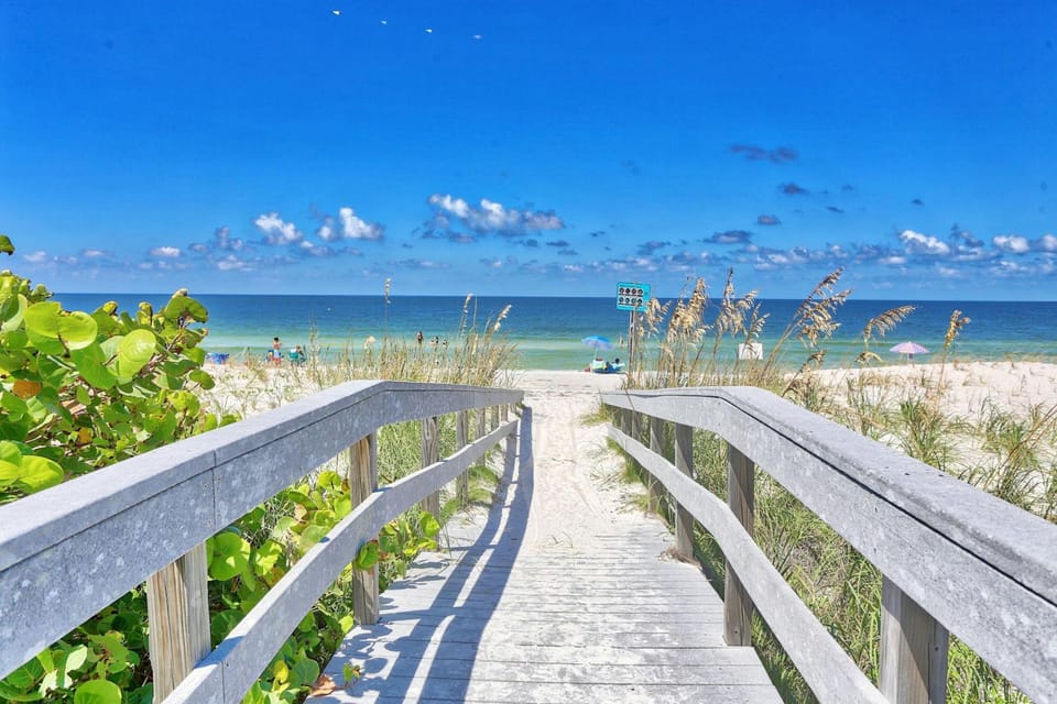 Land's End 10-303 Beach Front - Premier House in Sunset Beach