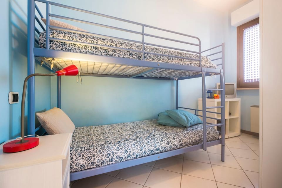 Bed, Photo of the whole room, Bedroom, bunk bed