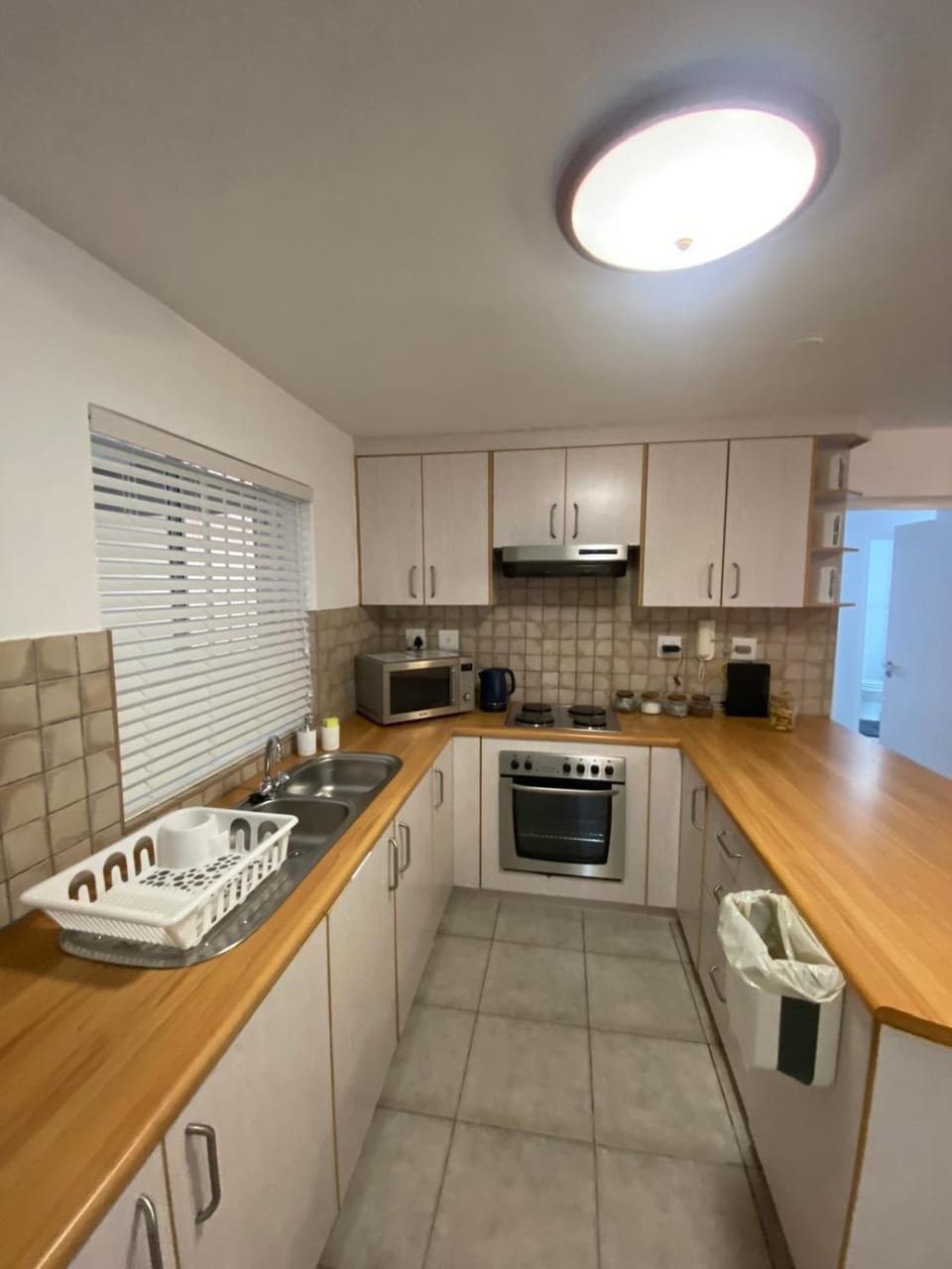 Coffee/tea facilities, Kitchen or kitchenette, microwave, oven, stove, toaster