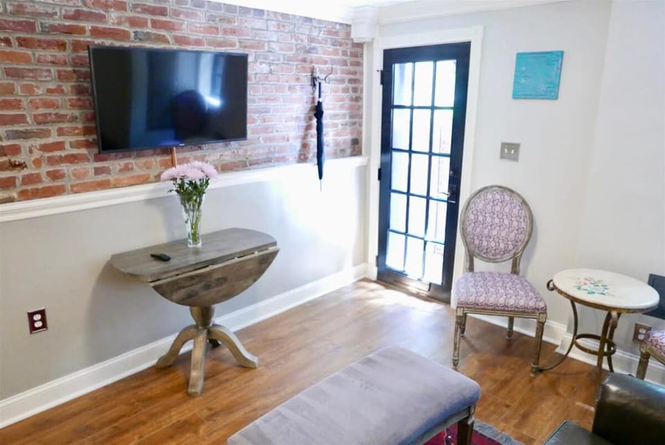 Amazing Location - Close to Union Station Apartment in Capitol Hill
