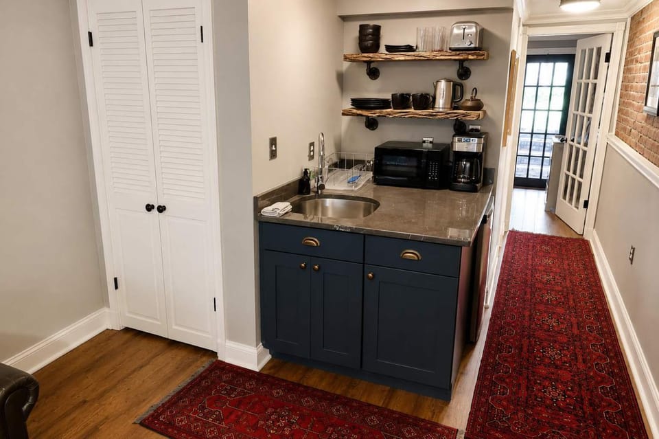 Amazing Location - Close to Union Station Apartment in Capitol Hill