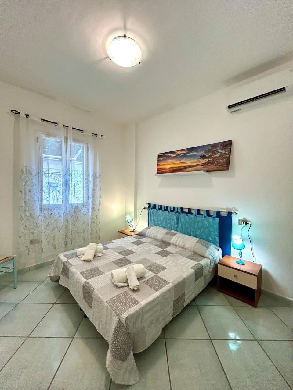 Bed, Bedroom, towels, air conditioner