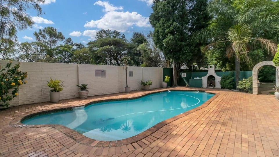 Cosy Corner Apartment in Sandton