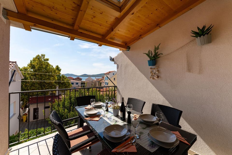 Day, View (from property/room), Balcony/Terrace, Dining area