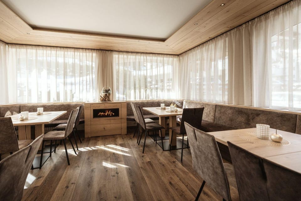 Lounge or bar, Seating area