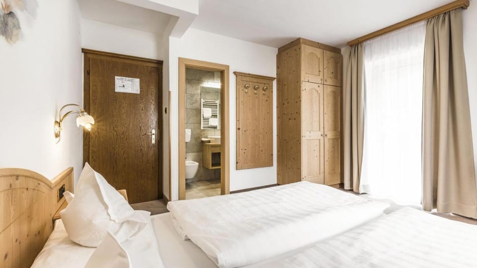 Bed, Bedroom, wardrobe