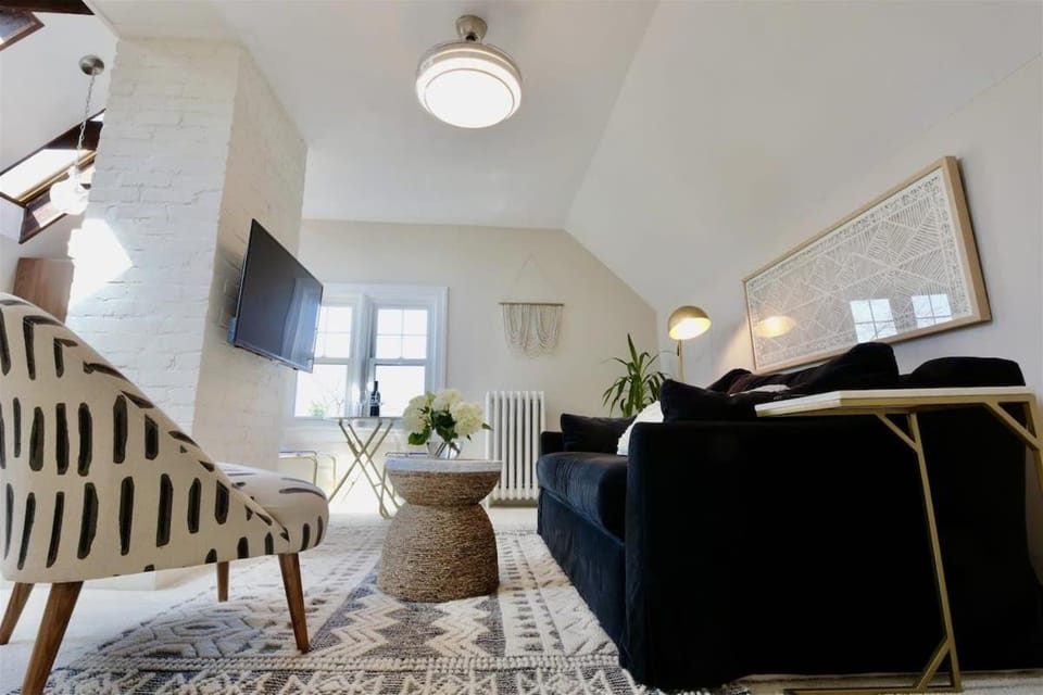 NEW Cabin in the Clouds Easy Downtown Access w Parking Cabin in District of Columbia
