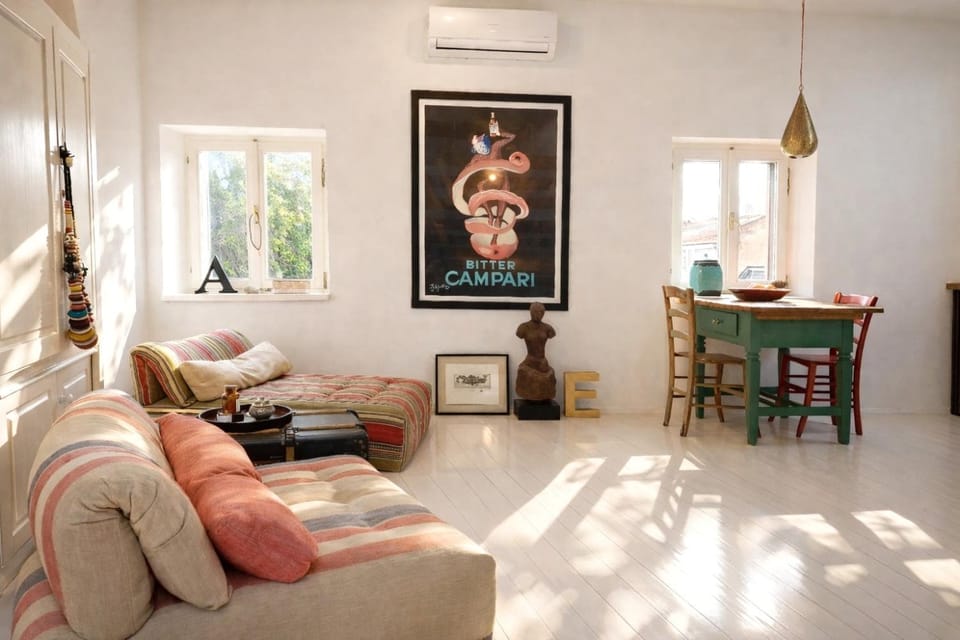 Living room, Seating area, air conditioner