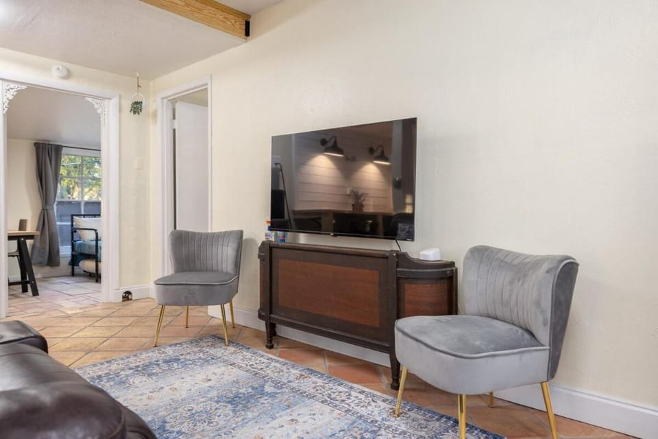 Historic Carriage House Downtown 2 bedroom 1 bath House in Ocala