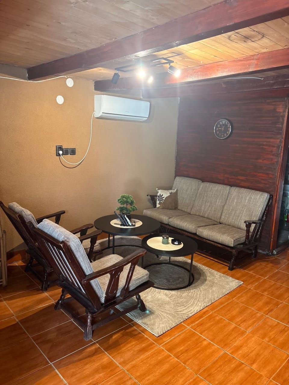 Living room, Seating area, air conditioner