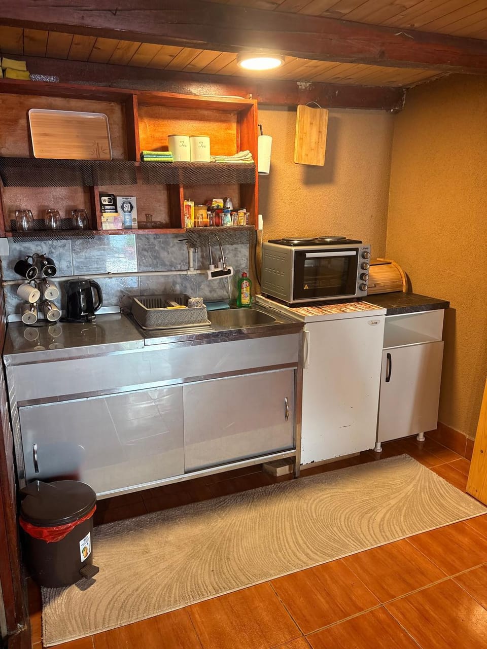 Kitchen or kitchenette, oven, toaster