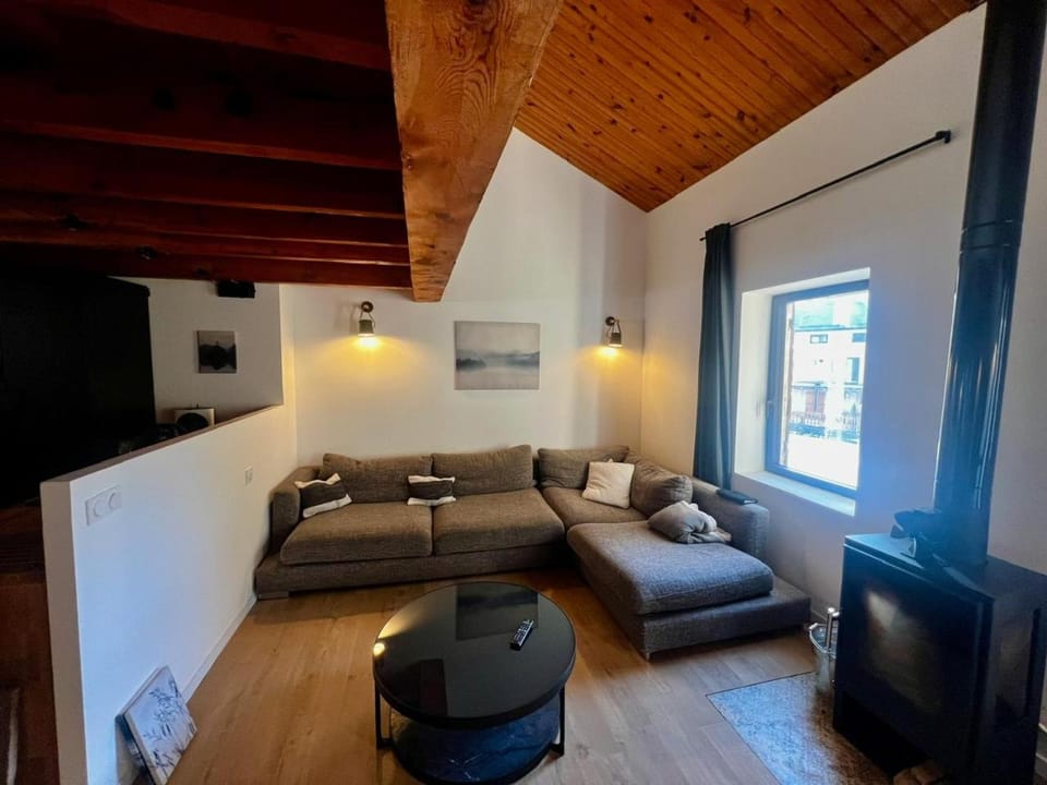 TV and multimedia, Living room, fireplace