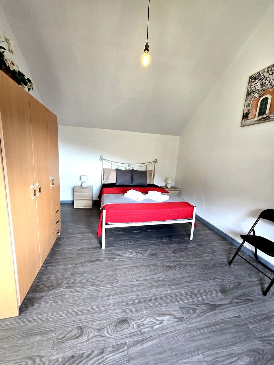 Bed, Photo of the whole room, Bedroom