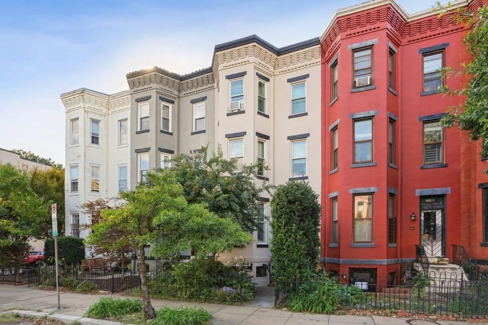 NEW Classy Dupont-Logan Apt Parking Apartment in Arlington