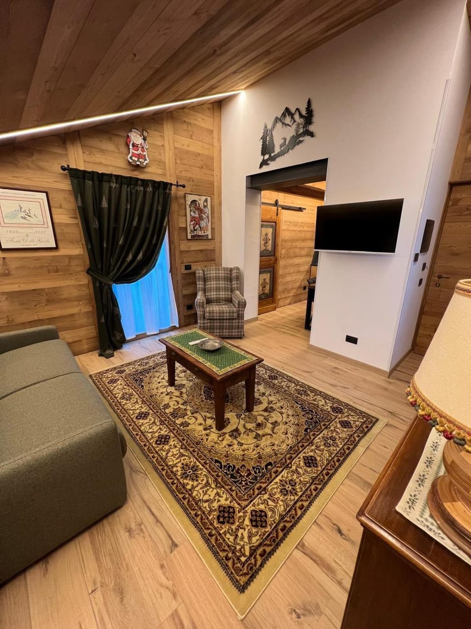 Communal lounge/ TV room