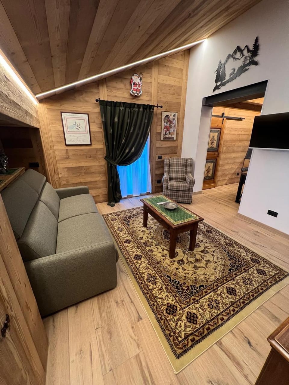 Communal lounge/ TV room