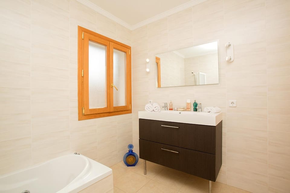Bathroom, Living room