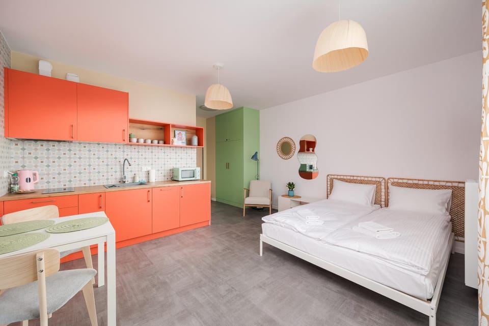 Bed, Kitchen or kitchenette, Photo of the whole room, Dining area, Bedroom