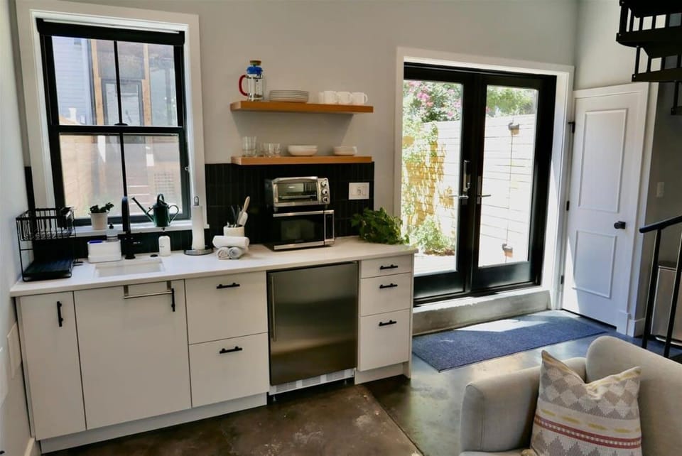 The Chic Carriage house in Shaw Sleeps 2 House in District of Columbia