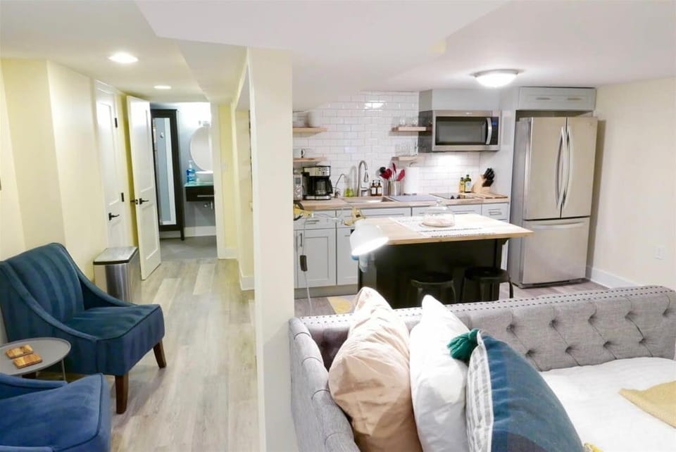 Cozy Industrial Bijou Studio with parking Apartment in District of Columbia