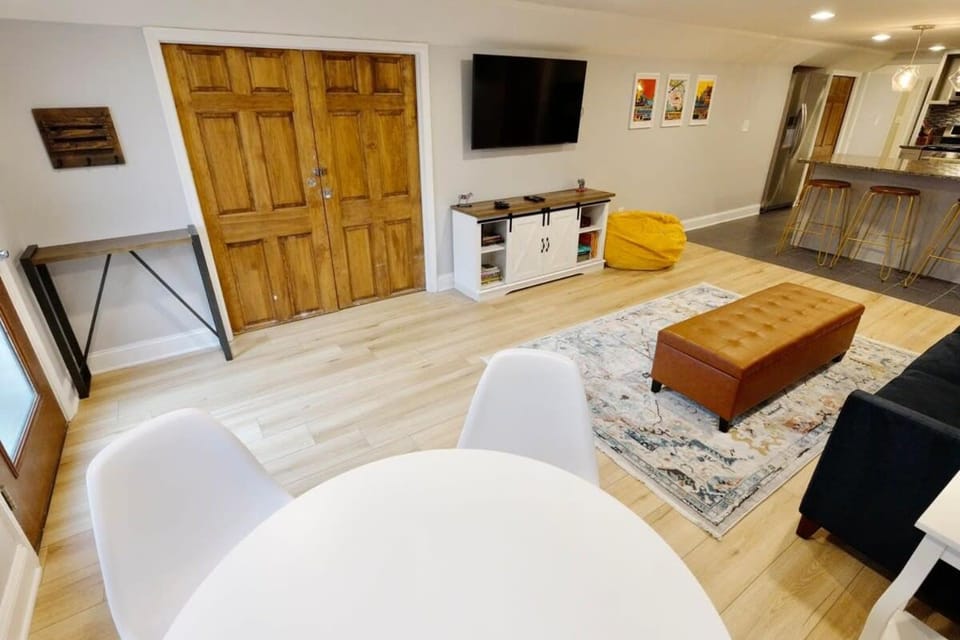 DC Beckons Darling Apt Sleeps 4 Apartment in District of Columbia