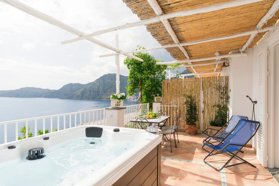 Hot Tub, Dining area, City view, Sea view