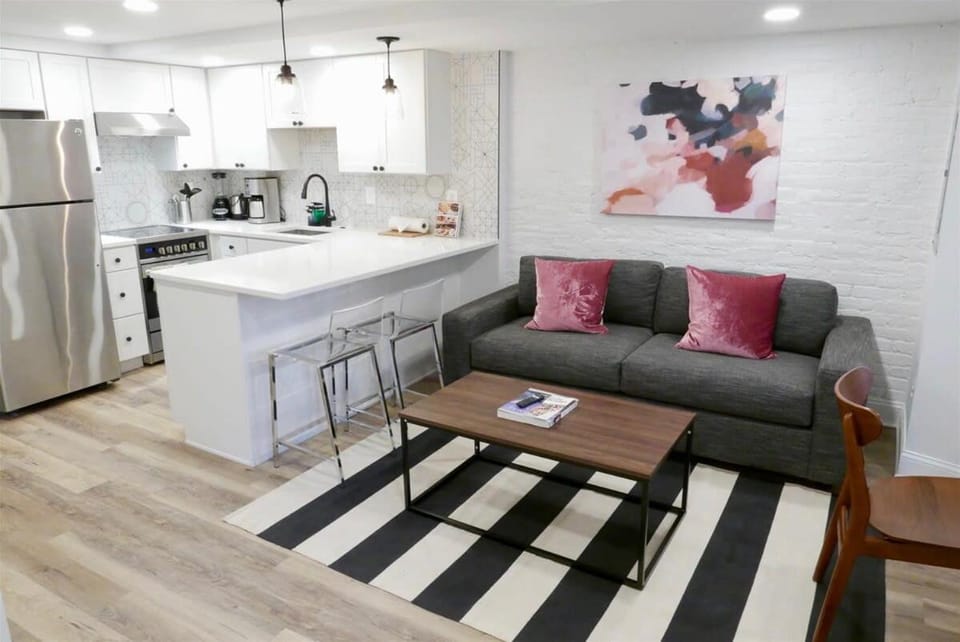 On DCs Doorstep Family Friendly 2 bed Cap Hill Apt - Permit Apartment in Capitol Hill