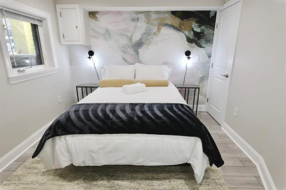 Darling Apartment in Capitol Hill - TWO min to Metro Apartment in District of Columbia