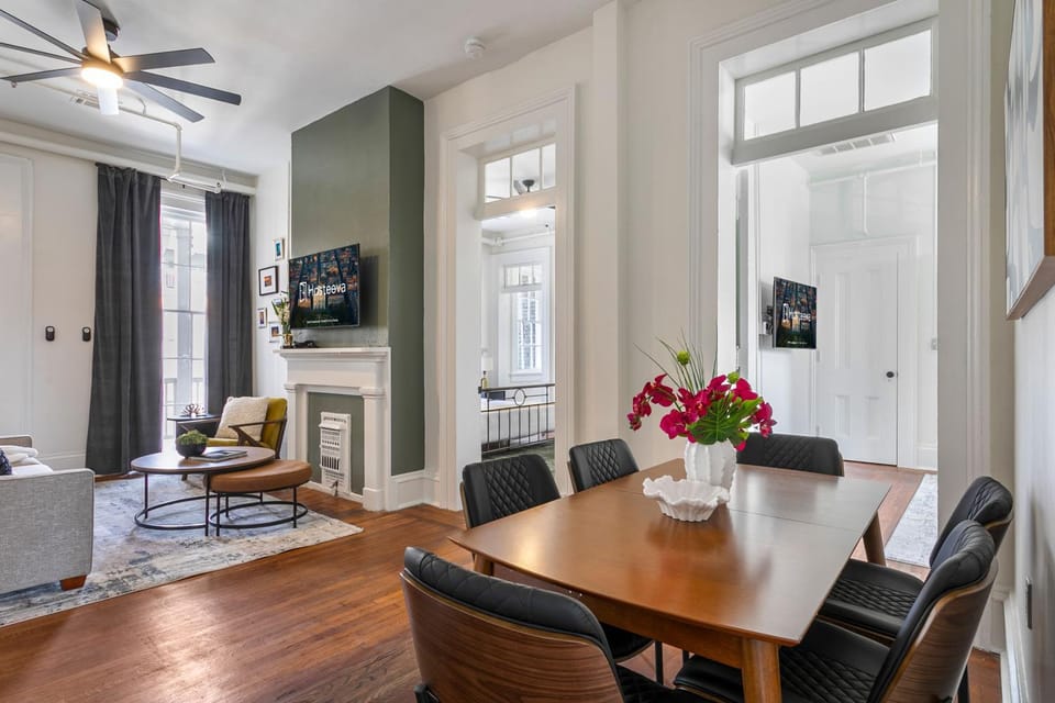 Living room, Seating area, Dining area