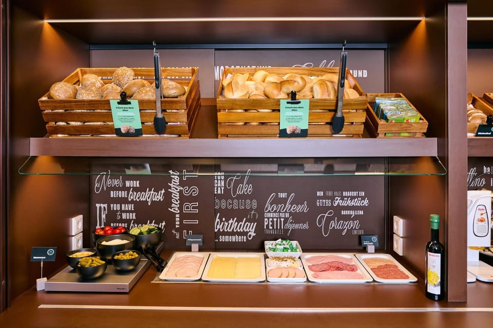 Restaurant/places to eat, Meals, Breakfast