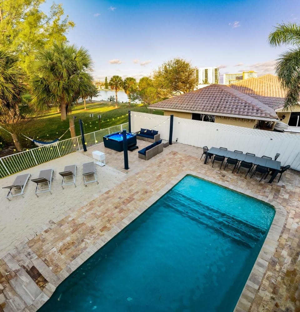 Beachfront Oasis w Htd Pool Cinema Game-Room Tiki Villa in Pompano Beach
