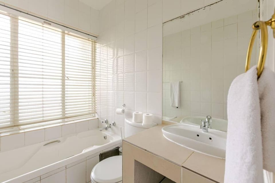 tourist home away from home1 Vacation rental in Sandton